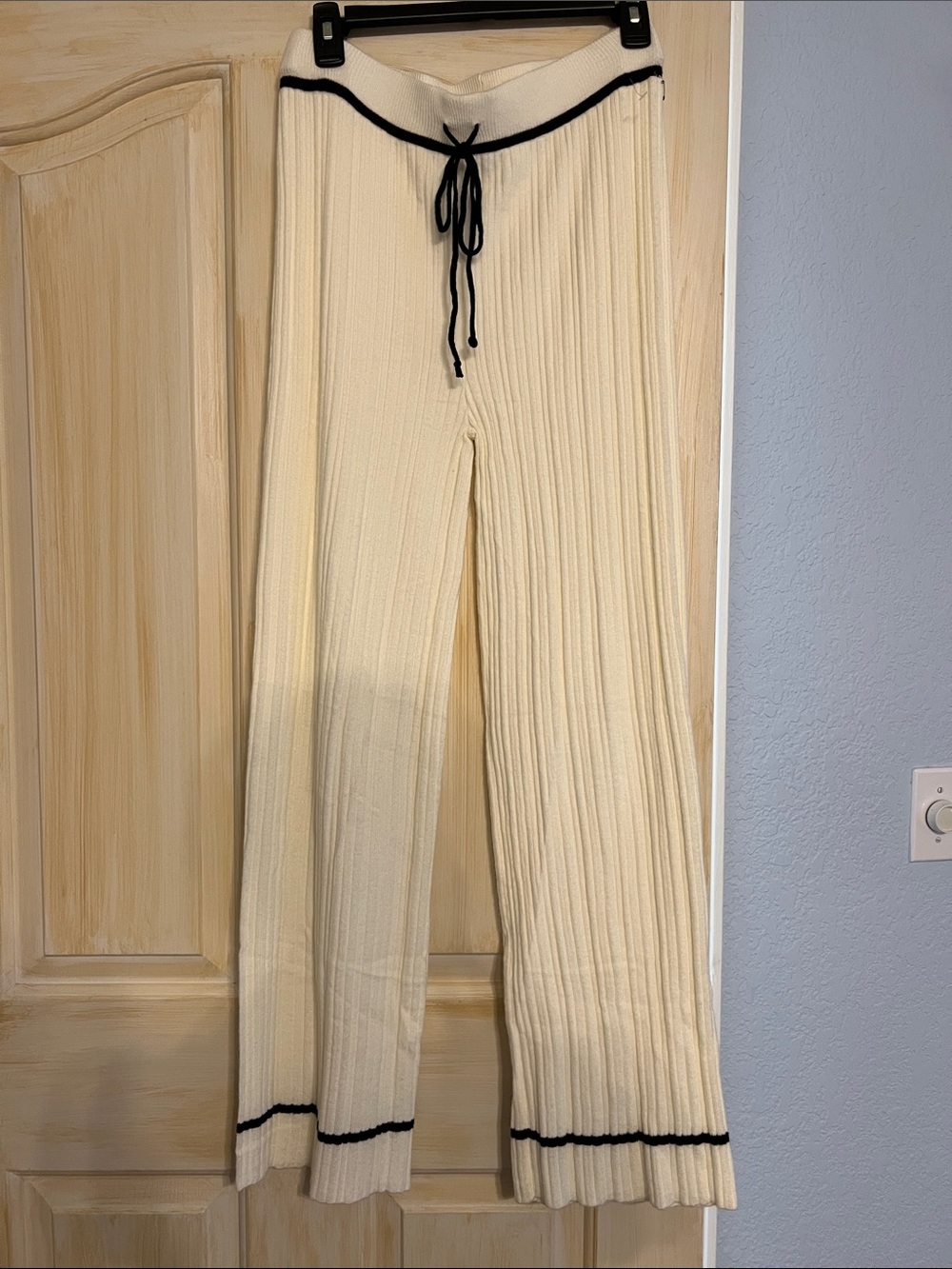 Cream Ribbed Wide-Leg Knit Pants with Black Trim New without tags Size L